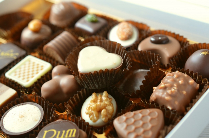 boulangerie-TOULON-min_chocolates_food_candy_calories_nibble_chocolate_heart-782043